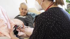 Pomozte nemocným umírat doma. Přeje si to 80 procent lidí