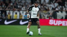 Bizár v Brazílii. Fotbalista byl na střídačce během zápasu na mobilu