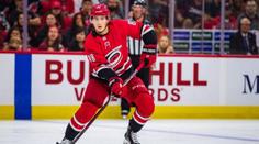 Nečas dvěma body zařídil obrat Caroliny, za Toronto debutoval Král