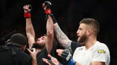 Triumf v pérové váze slaví Dagestánec Zabit, zvítězil na body