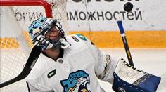 Hudáček v KHL baví s Hudashow. Styď se, o kousek dál vraždí děti, píší fanoušci