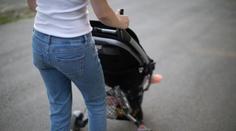 Opilé matce naměřili 2,5 promile. Dítě v kočárku podle ní mělo 8 let