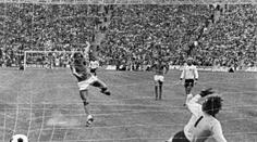 Zemřel legendární fotbalista Neeskens. Pomohl Ajaxu vládnout Evropě