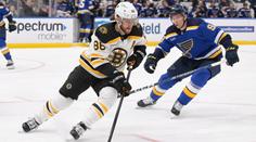 Pastrňák pomohl přihrávkou k 60. výhře Bostonu. Vladař u otočky Calgary