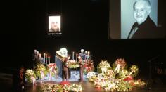 Lidé se rozloučili s Mariánem Labudou (†73). Přišel i věrný Otík