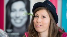 Snowboardistka Samková se nestydí! Na vrcholu shodila svršky