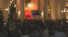 Bělehrad vyhlásil zákaz vycházení. Ulice zaplavily tisíce demonstrantů