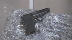 Pistole agenta 007 i helma z Top Gunu. Věci z filmů jdou do dražby
