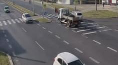 Náklaďák v Ústí málem srazil ženu s dětmi! Policie po řidiči stále pátrá