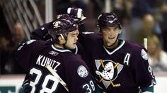 Do NHL se vrátí legendární Mighty Ducks! Sezona retro dresů je tady