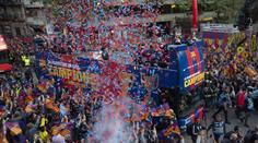Tisíce lidí, alkohol a bujaré oslavy: Takhle slavila Barcelona titul!