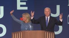 Sjezd Demokratické strany v Chicagu: Harrisovou podpořil Biden i Clintonová