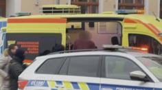 Střelbu na pražské škole si měl vymyslet jeden z učitelů. Odvezli ho na psychiatrii