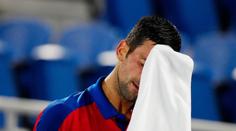 Výjimka nestačí. Australané chtějí Djokoviče poslat prvním letadlem zpátky