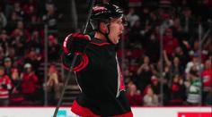 Fantastický Nečas má první hattrick v NHL. Stačilo mu na něj 17 minut