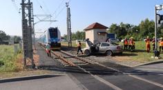 VIDEO: Muž ujížděl policii, na přejezdu ho smetl vlak