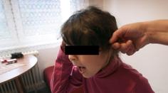 KRUTÉ TÝRÁNÍ V PRAZE: Matka devítileté dceři lámala i prsty!