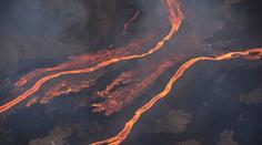Láva z průduchů létá desítky metrů vysoko! Kilauea stále soptí
