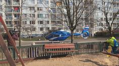 Žena zkolabovala v bytě. Vrtulník přistál přímo na sídlišti. VIDEO