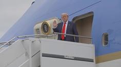 Trump přijel na návštěvu Skotska. Vítaly ho protesty, on zamířil na golf