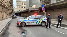 V centru Prahy spadl muž z výšky a zemřel. Policie zjišťuje, co se stalo