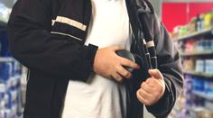 Po krádeži se muži dali na útěk. Na místě činu zapomněli partnerky!