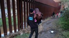 Smrt dětí migrantů zavinili demokraté, tvrdí Donald Trump