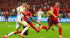 Němci uhráli bod a vyhráli skupinu. Maďaři jsou blízko, rozhodli v nastavení
