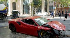 Brankář reprezentace poslal Ferrari do myčky, pracovníci auto zničili
