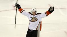 Anaheim ukončil sérii porážek, rozhodl Zegras. New Jersey pořád válí