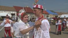 Slavnosti mezi zničenými domy. Na Moravě si užívají oblíbené hody