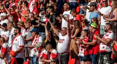 Fanoušci čekali od noci, na permice ale nedosáhli. Slavia udělala velké gesto