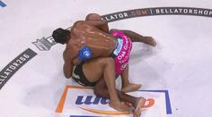 Romero skončil opět na lopatkách, výhru na Bellatoru 266 slaví Davis