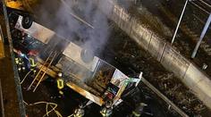 U Benátek havaroval autobus a začal hořet. Na místě je nejméně 21 mrtvých