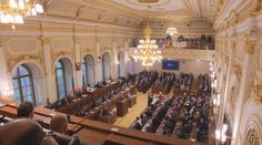 Poslanci schválili nový trestní zákon. Zavádí dětský certifikát i mírnější tresty