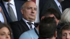Rána pro Newcastle. Generální ředitel chystá demisi, má rakovinu
