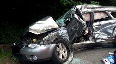 Řidič otáčel auto, smetla ho přijíždějící tatrovka. Nepřežil!