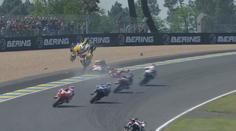 Hrozivé záběry z Moto2. Vzduchem létali motorky i jezdci. Všichni jsou v pořádku