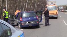 To hlava nebere! Muž naboural na dálnici, nechal tam auto a utekl!