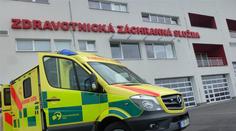 Mladík spadl z okna výškové budovy v Kopřivnici, už mu nebylo pomoci