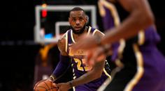 LeBron rozhodl o těsné výhře nad Dallasem! Rose nasázel 50 bodů