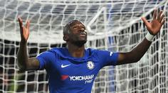 Ve čtvrtfinále ligového poháru je i Chelsea. Končí Tottenham