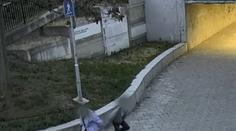 Sprostý útok na stařenku o holi: Mladík (17) ji srazil a utekl s taškou