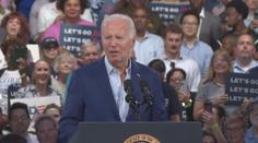 Biden pokračuje v prezidentské kampani. Sešel se s rodinou a ta ho podpořila