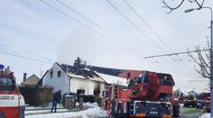 V Hradci Králové kompletně vyhořel rodinný dům. Škoda jde do milionů