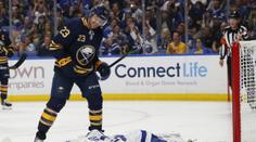 Skončí Neuvirth v NHL? Toronto ho propustilo ze svých služeb