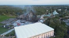 Obří požár na Tomorrowlandu: Hlavní pódium zaniklo, plameny byly vidět kilometry daleko