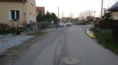 Motorkář srazil před domem dítě a ujel. Policie ho vypátrala