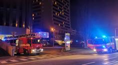V pražském hotelu hořelo v odpadové šachtě, hasiči museli evakuovat přes 800 hostů