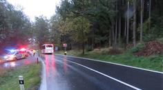 Autobus na jihu Čech srazil cyklistu. Při převozu do nemocnice zemřel